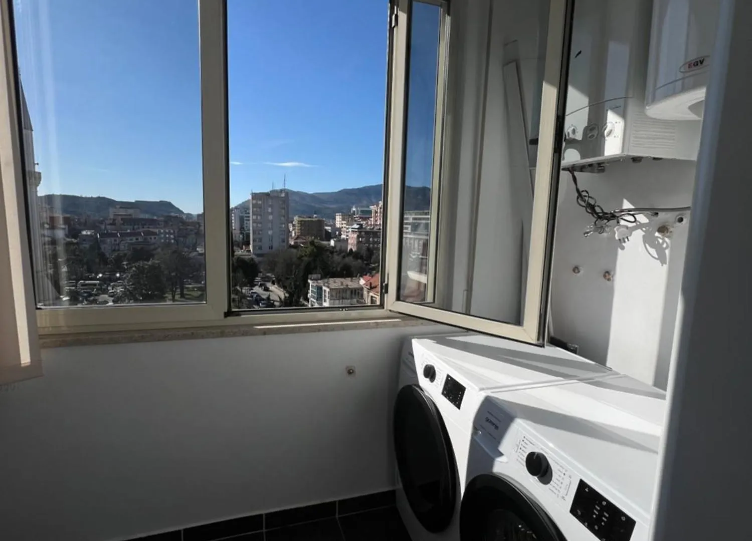 Erlaiden Apartment Шкодер